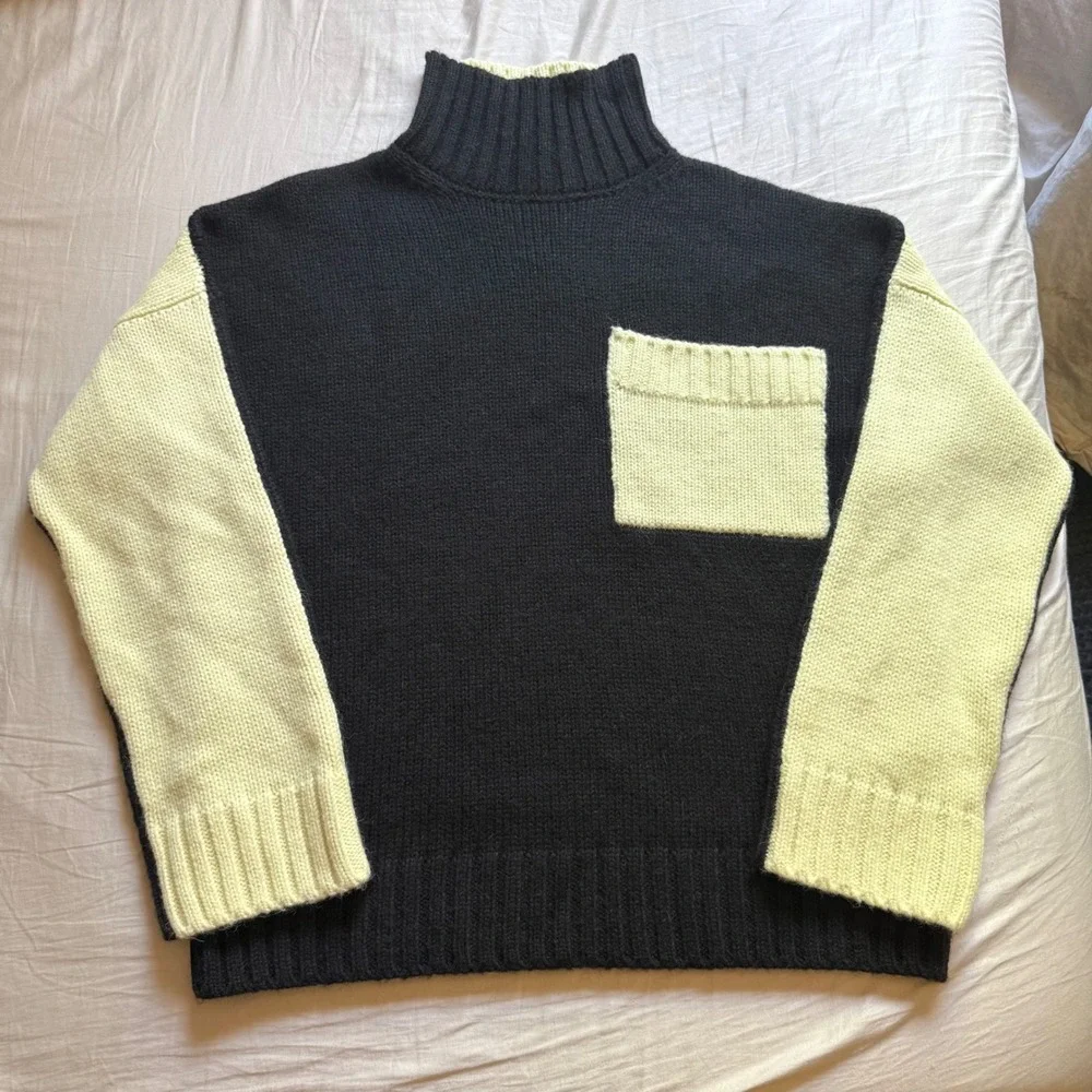 J.W. ANDERSON navy cream colorblock turtleneck long sleeve pullover sweater